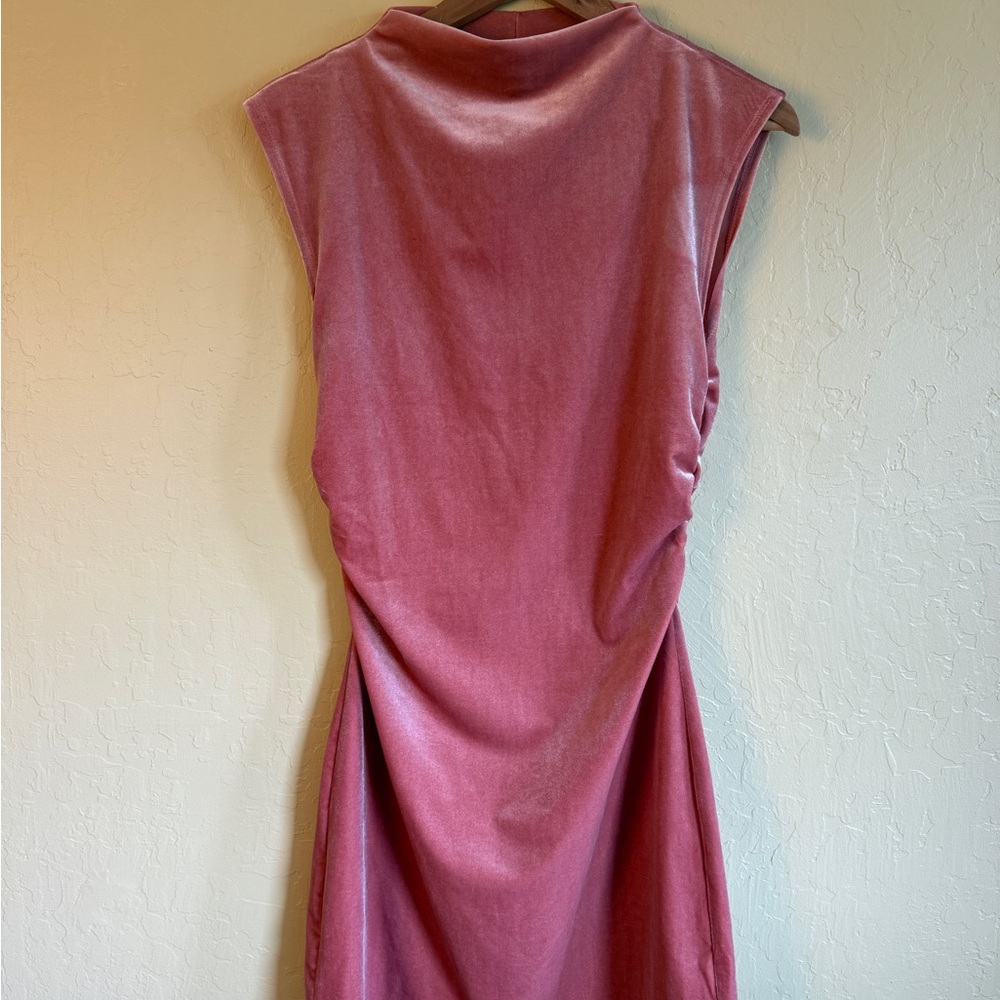 Elegant Pink Sleeveless Dress